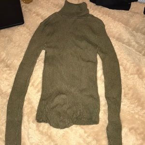 Turtle neck dark green long sleeve